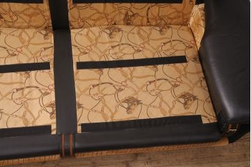 中古 GUCCI(グッチ) Formitalia(フォルミタリア) 希少品!エレガントな雰囲気を醸し出す本革ソファ(二人掛け、アームソファ)(定価約240万円)(R-051368)