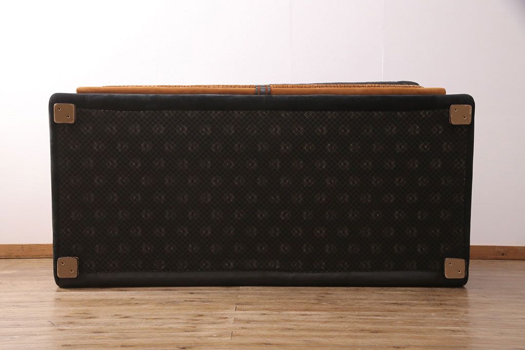 中古 GUCCI(グッチ) Formitalia(フォルミタリア) 希少品!エレガントな雰囲気を醸し出す本革ソファ(二人掛け、アームソファ)(定価約240万円)(R-051368)