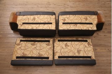 中古 GUCCI(グッチ) Formitalia(フォルミタリア) 希少品!エレガントな雰囲気を醸し出す本革ソファ(二人掛け、アームソファ)(定価約240万円)(R-051368)