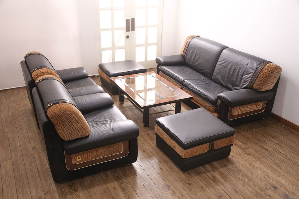 中古 GUCCI(グッチ) Formitalia(フォルミタリア) 希少品!エレガントな雰囲気を醸し出す本革ソファ(二人掛け、アームソファ)(定価約240万円)(R-051368)