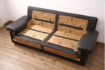 中古　GUCCI(グッチ)　Formitalia(フォルミタリア)　希少品!エレガントな雰囲気を醸し出す本革ソファ(二人掛け、アームソファ)(定価約240万円)(R-051368)