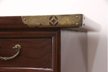 中古　民芸家具　李朝デザイン　アジアンな雰囲気作りに活躍する収納棚(定価約14万円)(書棚、サイドボード、キャビネット)(R-051372)