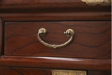 中古　民芸家具　李朝デザイン　アジアンな雰囲気作りに活躍する収納棚(定価約14万円)(書棚、サイドボード、キャビネット)(R-051372)