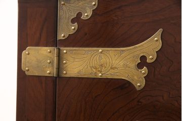 中古　民芸家具　李朝デザイン　アジアンな雰囲気作りに活躍する収納棚(定価約14万円)(書棚、サイドボード、キャビネット)(R-051372)