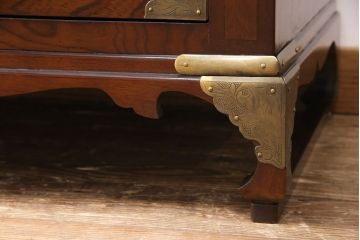 中古　民芸家具　李朝デザイン　アジアンな雰囲気作りに活躍する収納棚(定価約14万円)(書棚、サイドボード、キャビネット)(R-051372)