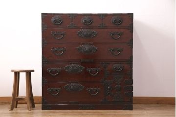 中古　極美品　民芸家具　熊野洞　木地呂塗り　立派な金具と欅の杢目が荘厳な雰囲気を醸し出す仙台箪笥(整理箪笥、衣装箪笥、重ね箪笥)(定価約130万円)(R-051374)