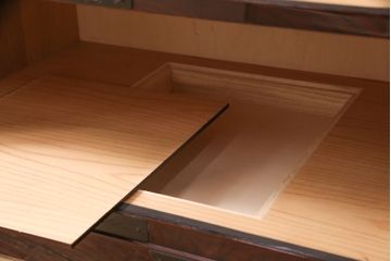 中古　極美品　民芸家具　熊野洞　木地呂塗り　立派な金具と欅の杢目が荘厳な雰囲気を醸し出す仙台箪笥(整理箪笥、衣装箪笥、重ね箪笥)(定価約130万円)(R-051374)