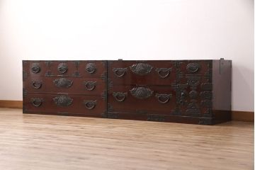 中古　極美品　民芸家具　熊野洞　木地呂塗り　立派な金具と欅の杢目が荘厳な雰囲気を醸し出す仙台箪笥(整理箪笥、衣装箪笥、重ね箪笥)(定価約130万円)(R-051374)