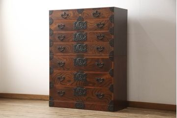 中古　岩谷堂箪笥　力強い杢目と大振りの牡丹金具が貫禄ある重ね箪笥(衣装箪笥、引き出し、和タンス、チェスト)(R-051375)
