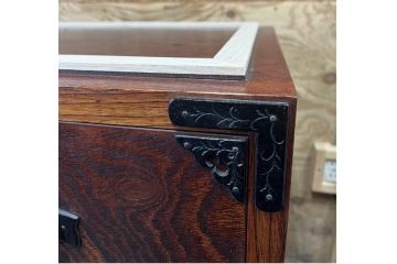 中古　岩谷堂箪笥　力強い杢目と大振りの牡丹金具が貫禄ある重ね箪笥(衣装箪笥、引き出し、和タンス、チェスト)(R-051375)