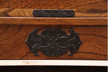 中古　岩谷堂箪笥　天板リメイク　趣きのある和を感じさせる渋い佇まいのチェスト(衣装箪笥、収納箪笥、引き出し、和タンス、サイドボード)(R-051377)