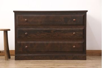中古　松本民芸家具　天板リメイク　和・洋問わずに取り入れやすいシンプルなローチェスト(衣装箪笥、整理箪笥、引き出し)(R-051380)