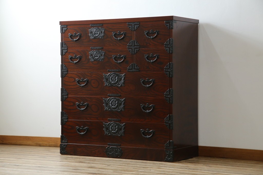 中古　美品　岩谷堂箪笥　上質な和の空間づくりに活躍する衣装箪笥　(R-051382)