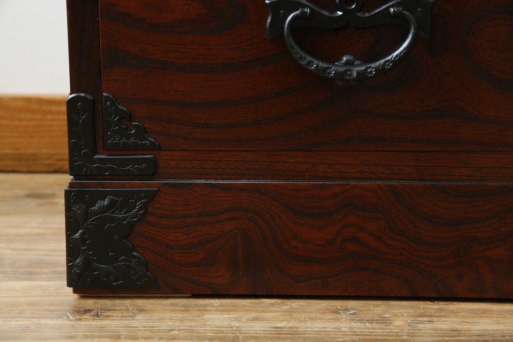 中古　美品　岩谷堂箪笥　上質な和の空間づくりに活躍する衣装箪笥　(R-051382)