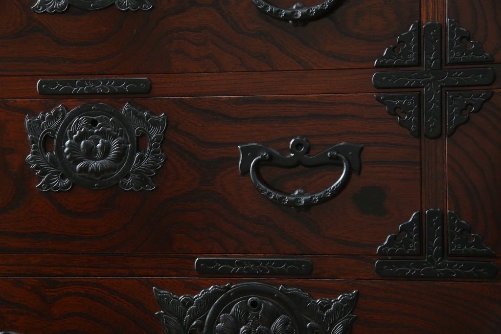 中古　美品　岩谷堂箪笥　上質な和の空間づくりに活躍する衣装箪笥　(R-051382)