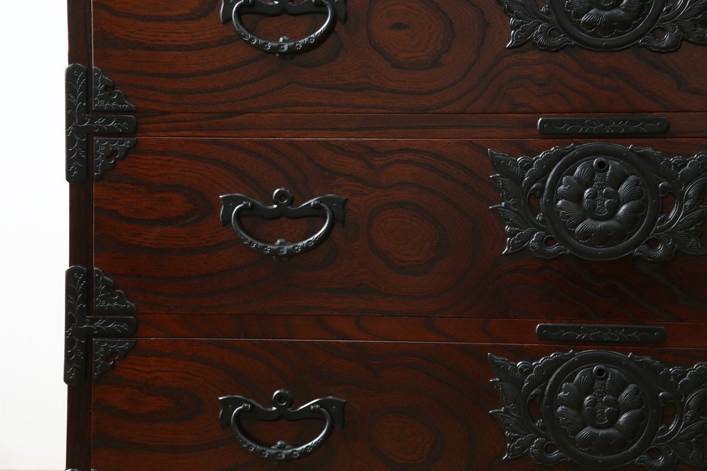 中古　美品　岩谷堂箪笥　上質な和の空間づくりに活躍する衣装箪笥　(R-051382)