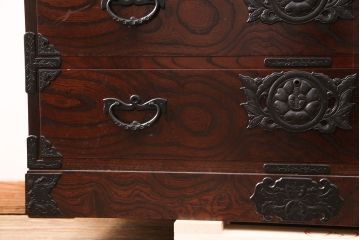 中古　美品　岩谷堂箪笥　上質な和の空間づくりに活躍する衣装箪笥(整理箪笥、収納箪笥、和タンス、引き出し)(R-051382)