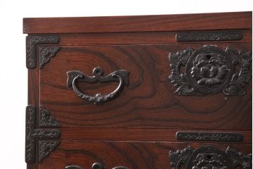 中古　美品　岩谷堂箪笥　上質な和の空間づくりに活躍する衣装箪笥(整理箪笥、収納箪笥、和タンス、引き出し)(R-051382)