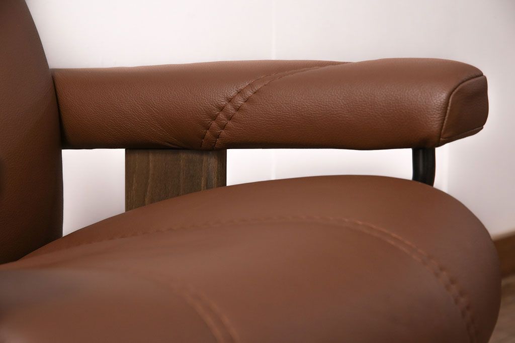 中古 展示美品 2019年製 本革 EKORNES(エコーネス) コンサルシリーズ Sサイズ オットマン付きストレスレスチェア(リクライニングチェア、一人掛けソファ、アームチェア)(定価約22万円)(R-051383)