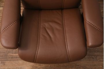中古 展示美品 2019年製 本革 EKORNES(エコーネス) コンサルシリーズ Sサイズ オットマン付きストレスレスチェア(リクライニングチェア、一人掛けソファ、アームチェア)(定価約22万円)(R-051383)