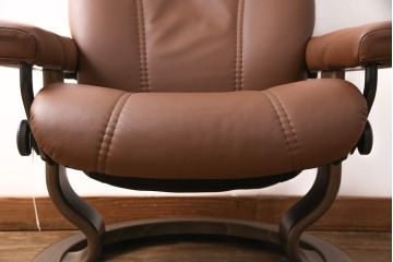 中古 展示美品 2019年製 本革 EKORNES(エコーネス) コンサルシリーズ Sサイズ オットマン付きストレスレスチェア(リクライニングチェア、一人掛けソファ、アームチェア)(定価約22万円)(R-051383)