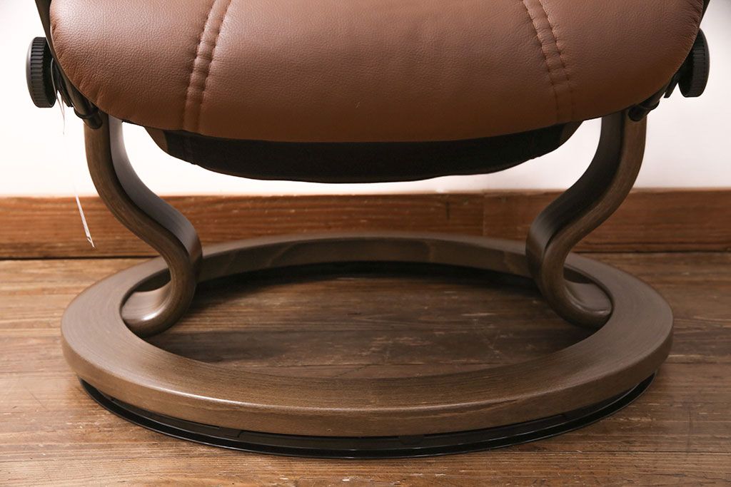 中古 展示美品 2019年製 本革 EKORNES(エコーネス) コンサルシリーズ Sサイズ オットマン付きストレスレスチェア(リクライニングチェア、一人掛けソファ、アームチェア)(定価約22万円)(R-051383)
