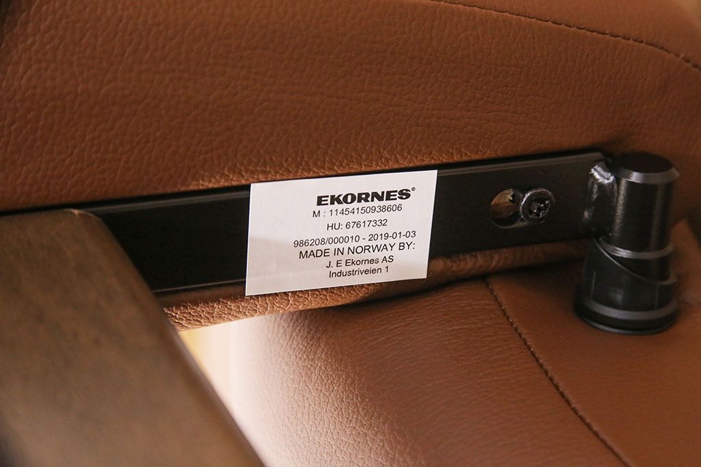 中古 展示美品 2019年製 本革 EKORNES(エコーネス) コンサルシリーズ Sサイズ オットマン付きストレスレスチェア(リクライニングチェア、一人掛けソファ、アームチェア)(定価約22万円)(R-051383)