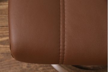 中古 展示美品 2019年製 本革 EKORNES(エコーネス) コンサルシリーズ Sサイズ オットマン付きストレスレスチェア(リクライニングチェア、一人掛けソファ、アームチェア)(定価約22万円)(R-051383)