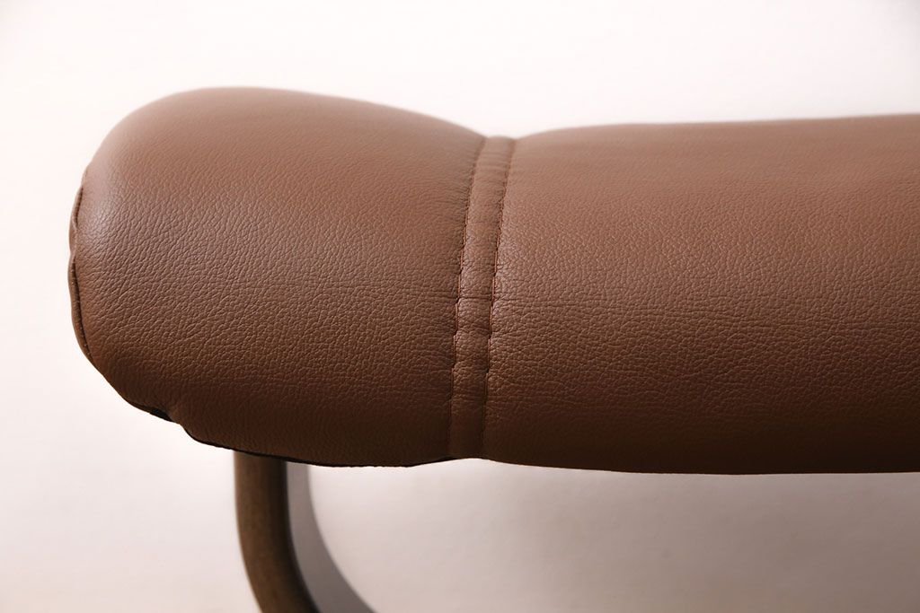 中古 展示美品 2019年製 本革 EKORNES(エコーネス) コンサルシリーズ Sサイズ オットマン付きストレスレスチェア(リクライニングチェア、一人掛けソファ、アームチェア)(定価約22万円)(R-051383)