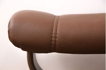 中古　展示美品　2019年製　本革　EKORNES(エコーネス)　コンサルシリーズ　Sサイズ　オットマン付きストレスレスチェア(リクライニングチェア、一人掛けソファ、アームチェア)(定価約22万円)(R-051383)