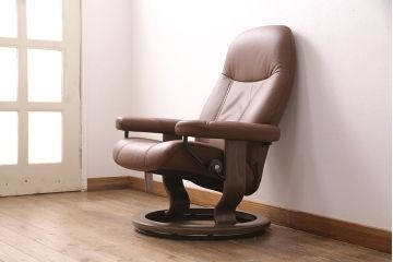 中古 展示美品 2019年製 本革 EKORNES(エコーネス) コンサルシリーズ Mサイズ オットマン付きストレスレスチェア(リクライニングチェア、一人掛けソファ、アームチェア)(定価約23万円)(R-051384)