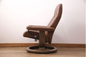 中古 展示美品 2019年製 本革 EKORNES(エコーネス) コンサルシリーズ Mサイズ オットマン付きストレスレスチェア(リクライニングチェア、一人掛けソファ、アームチェア)(定価約23万円)(R-051384)