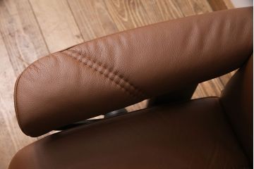 中古 展示美品 2019年製 本革 EKORNES(エコーネス) コンサルシリーズ Mサイズ オットマン付きストレスレスチェア(リクライニングチェア、一人掛けソファ、アームチェア)(定価約23万円)(R-051384)