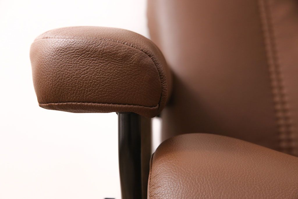 中古 展示美品 2019年製 本革 EKORNES(エコーネス) コンサルシリーズ Mサイズ オットマン付きストレスレスチェア(リクライニングチェア、一人掛けソファ、アームチェア)(定価約23万円)(R-051384)