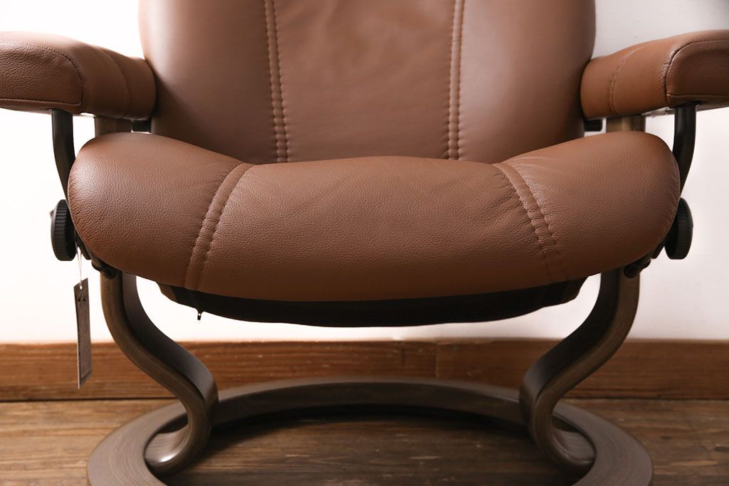 中古 展示美品 2019年製 本革 EKORNES(エコーネス) コンサルシリーズ Mサイズ オットマン付きストレスレスチェア(リクライニングチェア、一人掛けソファ、アームチェア)(定価約23万円)(R-051384)