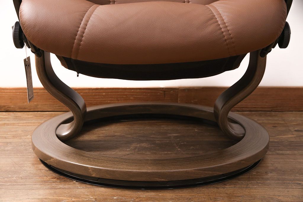 中古 展示美品 2019年製 本革 EKORNES(エコーネス) コンサルシリーズ Mサイズ オットマン付きストレスレスチェア(リクライニングチェア、一人掛けソファ、アームチェア)(定価約23万円)(R-051384)