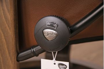 中古 展示美品 2019年製 本革 EKORNES(エコーネス) コンサルシリーズ Mサイズ オットマン付きストレスレスチェア(リクライニングチェア、一人掛けソファ、アームチェア)(定価約23万円)(R-051384)