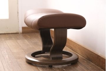 中古 展示美品 2019年製 本革 EKORNES(エコーネス) コンサルシリーズ Mサイズ オットマン付きストレスレスチェア(リクライニングチェア、一人掛けソファ、アームチェア)(定価約23万円)(R-051384)