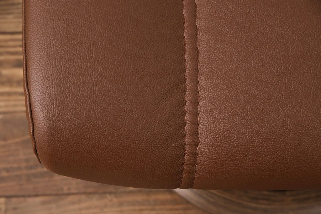 中古 展示美品 2019年製 本革 EKORNES(エコーネス) コンサルシリーズ Mサイズ オットマン付きストレスレスチェア(リクライニングチェア、一人掛けソファ、アームチェア)(定価約23万円)(R-051384)