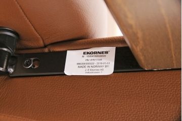 中古　展示美品　2019年製　本革　EKORNES(エコーネス)　コンサルシリーズ　Mサイズ　オットマン付きストレスレスチェア(リクライニングチェア、一人掛けソファ、アームチェア)(定価約23万円)(R-051384)