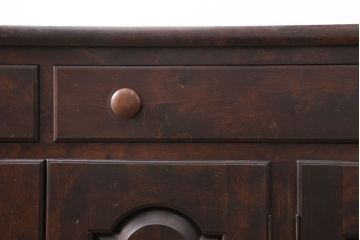 中古　松本民芸家具　和・洋どちらの空間にも合わせやすいシックなサイドボード(収納棚、戸棚、カウンターテーブル、キャビネット)(R-051386)