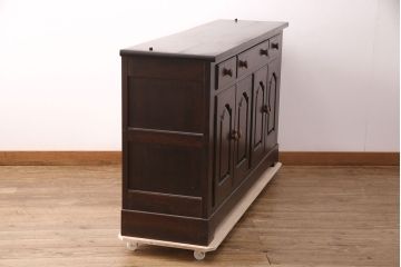 中古　松本民芸家具　和・洋どちらの空間にも合わせやすいシックなサイドボード(収納棚、戸棚、カウンターテーブル、キャビネット)(R-051386)
