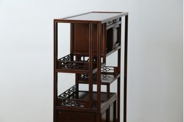 和製ヴィンテージ　ビンテージ家具　国産　手造り　漆塗りが美しいカリン材製の飾り棚(茶棚、茶箪笥、収納棚、戸棚、花梨材)(定価約40万円)(R-051388)