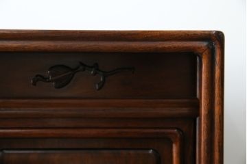和製ヴィンテージ　ビンテージ家具　国産　手造り　漆塗りが美しいカリン材製の飾り棚(茶棚、茶箪笥、収納棚、戸棚、花梨材)(定価約40万円)(R-051388)
