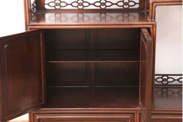 和製ヴィンテージ　ビンテージ家具　国産　手造り　漆塗りが美しいカリン材製の飾り棚(茶棚、茶箪笥、収納棚、戸棚、花梨材)(定価約40万円)(R-051388)