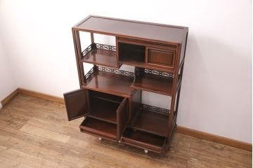 和製ヴィンテージ　ビンテージ家具　国産　手造り　漆塗りが美しいカリン材製の飾り棚(茶棚、茶箪笥、収納棚、戸棚、花梨材)(定価約40万円)(R-051388)