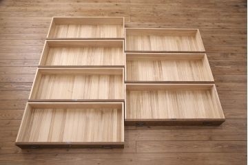 中古　手造り国産品　焼桐　味わい深い木肌が魅力の総桐箪笥(小袖タンス、整理箪笥、引き出し7杯、桐たんす)(定価約58万円)(R-051390)