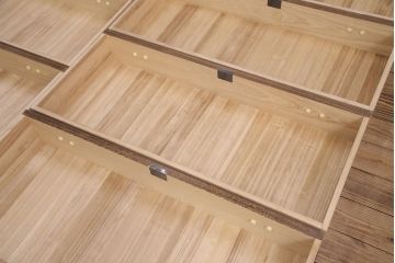 中古　手造り国産品　焼桐　味わい深い木肌が魅力の総桐箪笥(小袖タンス、整理箪笥、引き出し7杯、桐たんす)(定価約58万円)(R-051390)