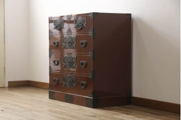 中古　仙台民芸箪笥(仙台箪笥)　欅産業製　朱塗り　漆塗りの朱色に黒々とした金具が映える整理箪笥(朱色、収納箪笥、サイドチェスト、引き出し)(定価約75万円)(R-051391)