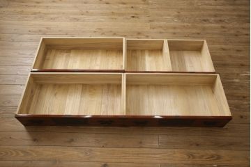 中古　仙台民芸箪笥(仙台箪笥)　欅産業製　朱塗り　漆塗りの朱色に黒々とした金具が映える整理箪笥(朱色、収納箪笥、サイドチェスト、引き出し)(定価約75万円)(R-051391)